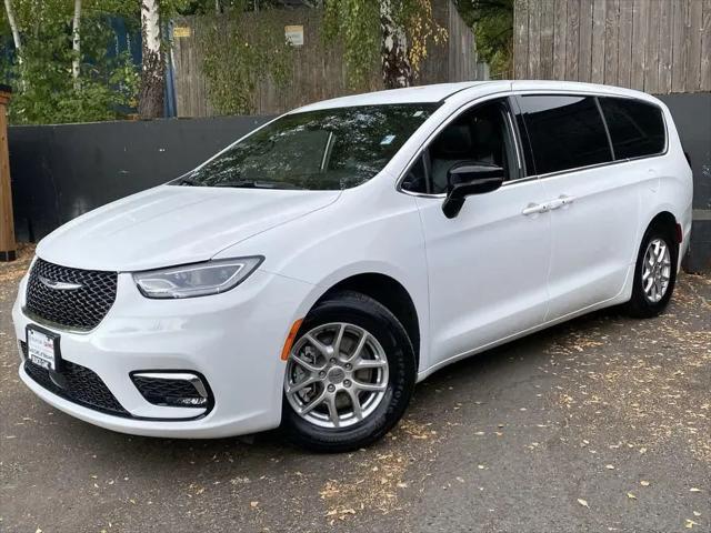 2025 Chrysler Pacifica Select for sale in Portland, OR