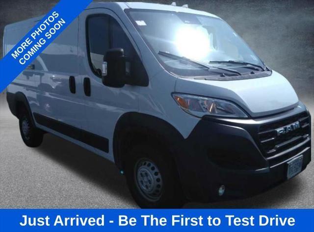 2025 RAM ProMaster 2500 Cargo Van Tradesman Low Roof 136 WB w/Pass Seat 2025 RAM ProMaster 2500 Cargo Van Tradesman Low Roof 136 WB w/Pass Seat