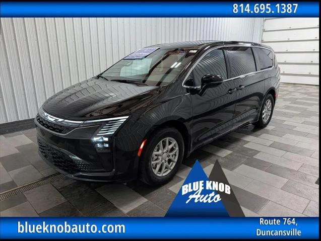 2027 Chrysler Pacifica Select for sale in Duncansville, PA