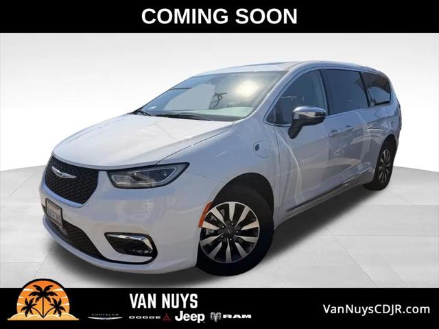 2023 Chrysler Pacifica Hybrid Limited for sale in Van Nuys, CA