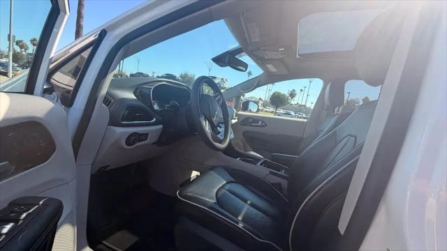 2023 Chrysler Pacifica Hybrid Limited
