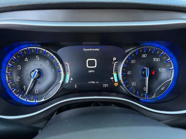 2025 Chrysler Pacifica Select