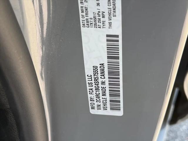2025 Chrysler Pacifica Select
