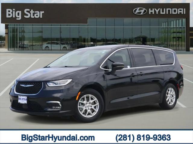 2023 Chrysler Pacifica Touring L for sale in Friendswood, TX