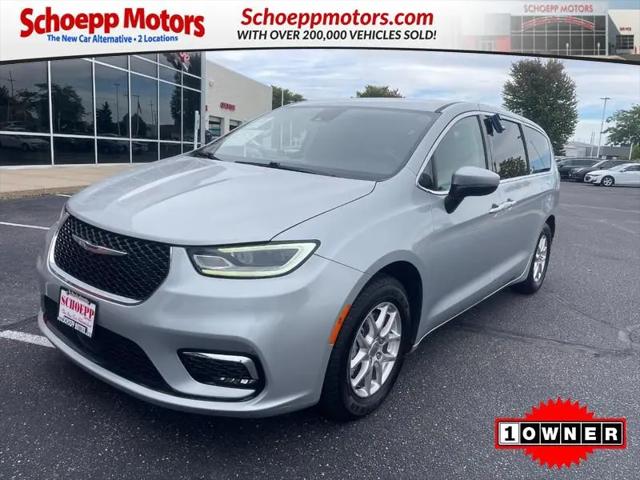 2023 Chrysler Pacifica Touring L for sale in Middleton, WI