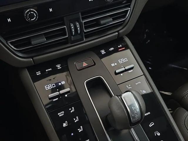 2023 Porsche Macan Macan