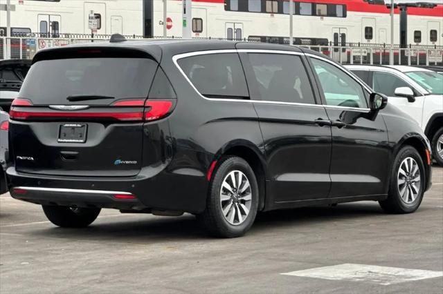 2024 Chrysler Pacifica Hybrid Select