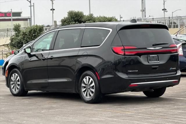 2024 Chrysler Pacifica Hybrid Select