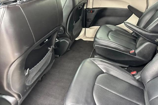 2024 Chrysler Pacifica Hybrid Select