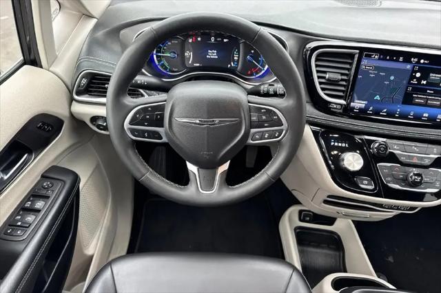 2024 Chrysler Pacifica Hybrid Select