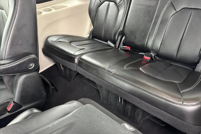 2024 Chrysler Pacifica Hybrid Select