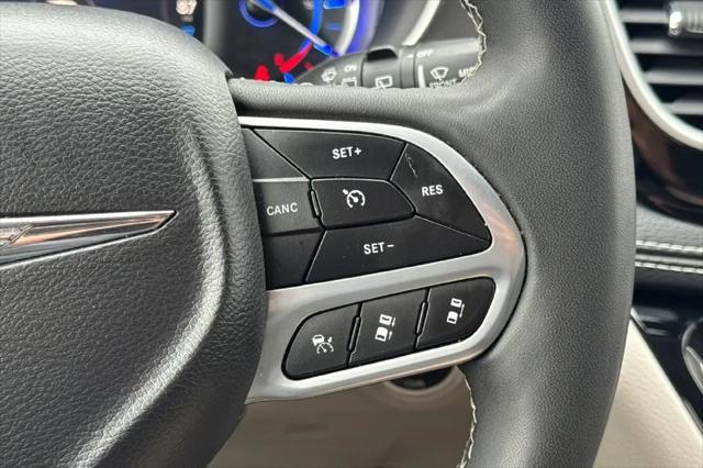 2024 Chrysler Pacifica Hybrid Select