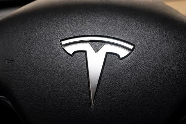 2020 Tesla Model 3 Standard Range Rear-Wheel Drive