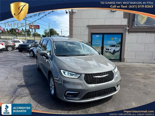 2023 Chrysler Pacifica Touring L for sale in West Babylon, NY