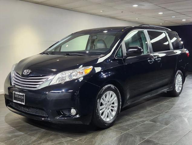 2016 Toyota Sienna XLE 8 Passenger for sale in Rolling Meadows, IL