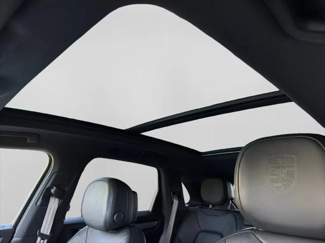 2023 Porsche Cayenne Platinum Edition