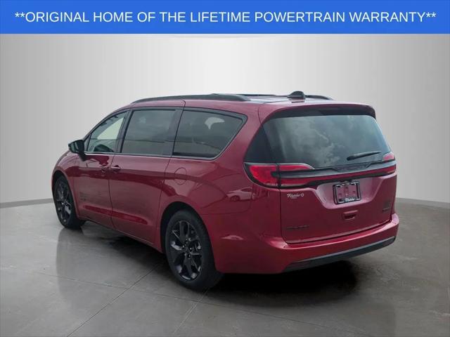 2027 Chrysler Pacifica Select
