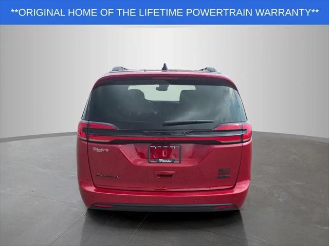 2027 Chrysler Pacifica Select