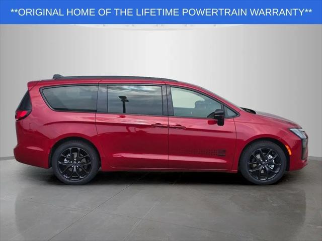 2027 Chrysler Pacifica Select