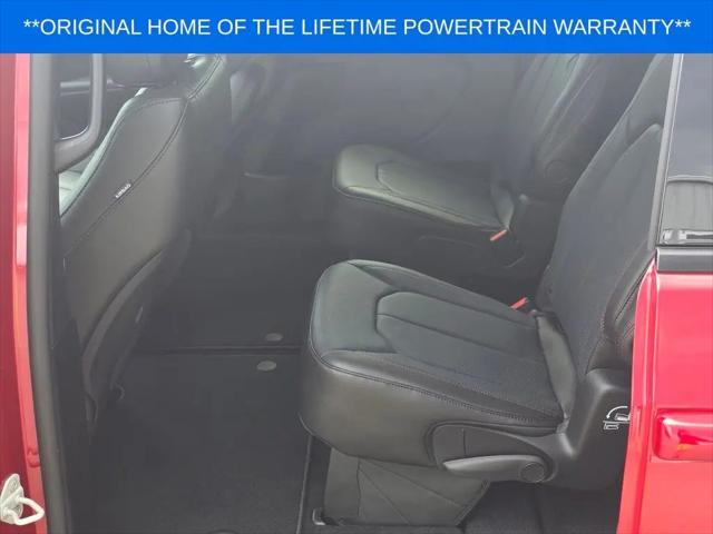 2027 Chrysler Pacifica Select