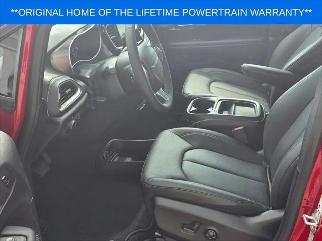 2027 Chrysler Pacifica Select