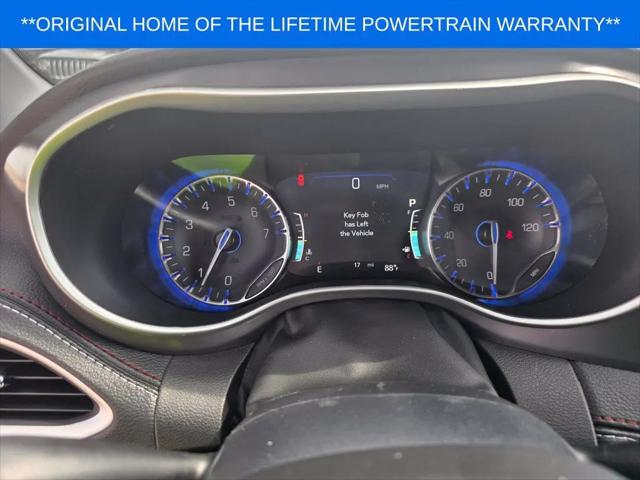 2027 Chrysler Pacifica Select