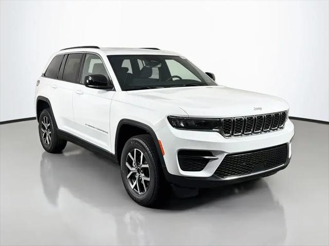 2027 Jeep Grand Cherokee Laredo X for sale in Schaumburg, IL