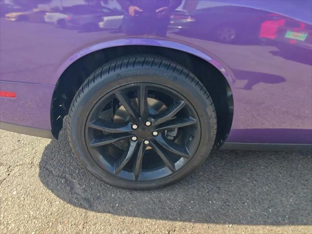 2016 Dodge Challenger SXT Plus
