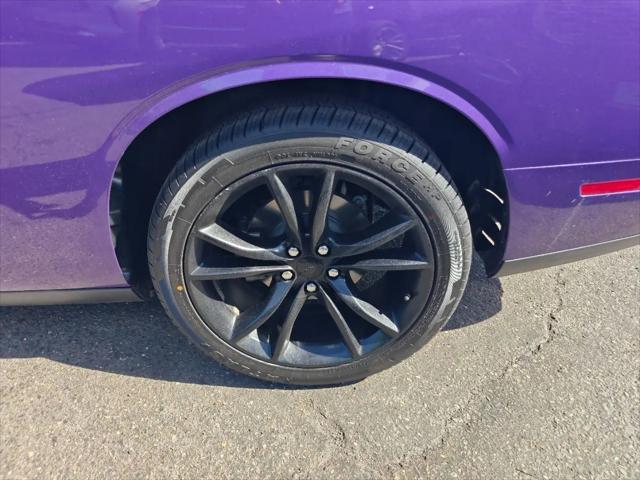 2016 Dodge Challenger SXT Plus