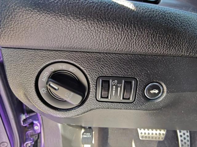 2016 Dodge Challenger SXT Plus