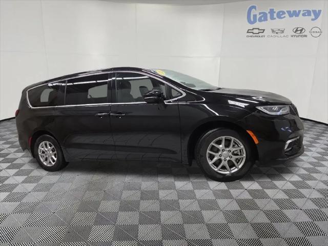 2025 Chrysler Pacifica Select for sale in Fargo, ND