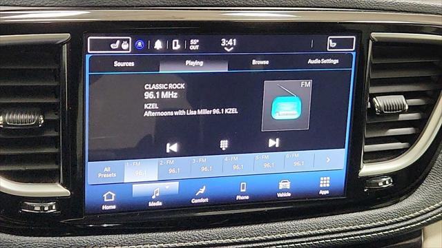 2023 Chrysler Pacifica Hybrid Touring L