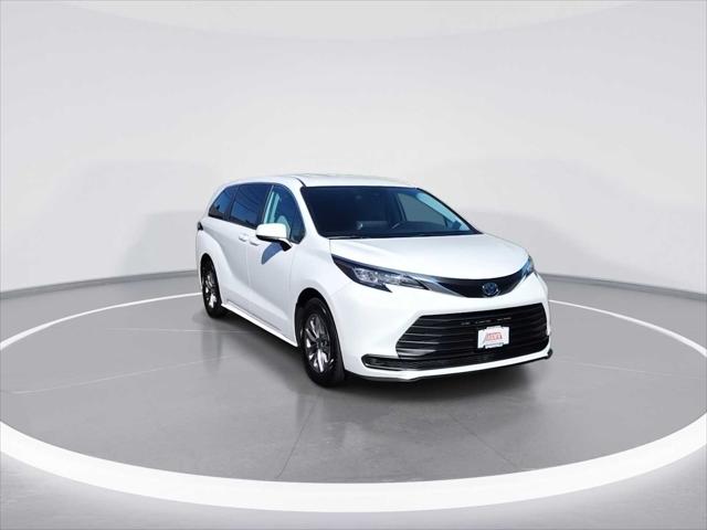 2022 Toyota Sienna LE