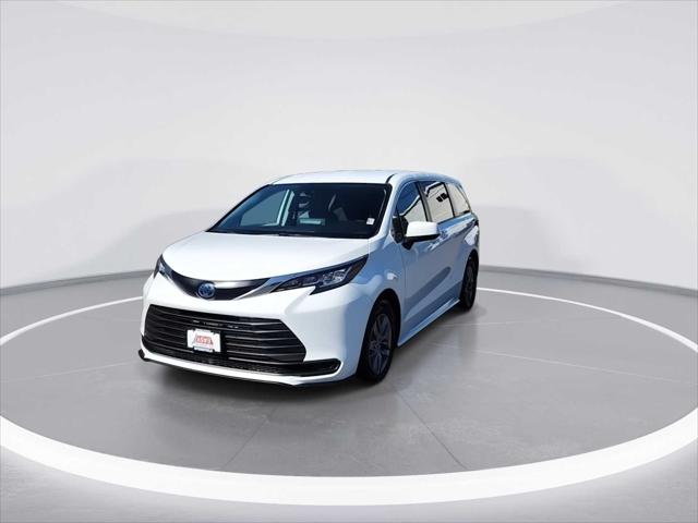 2022 Toyota Sienna LE