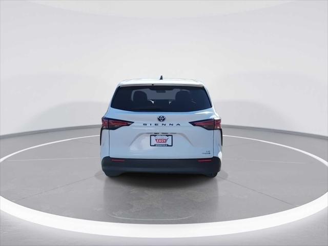 2022 Toyota Sienna LE