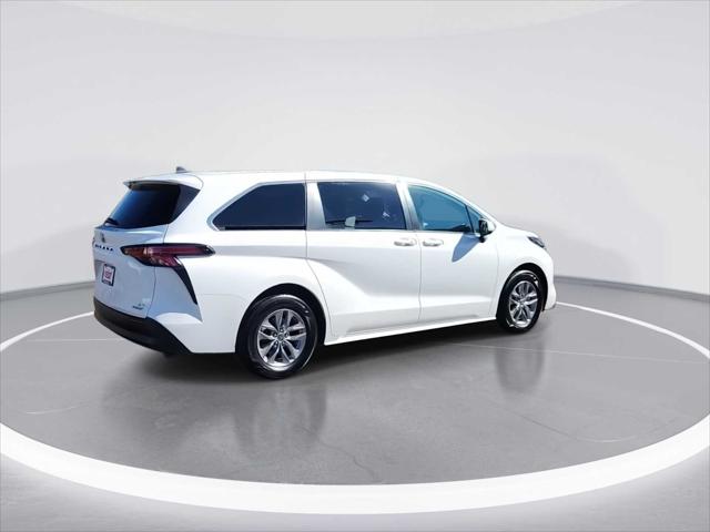 2022 Toyota Sienna LE