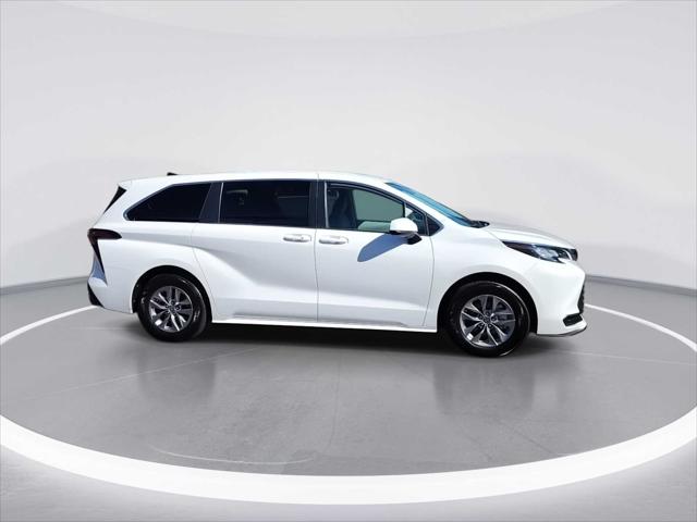 2022 Toyota Sienna LE