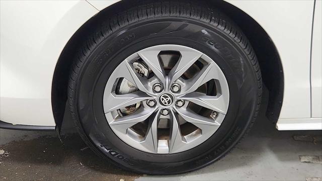 2022 Toyota Sienna LE