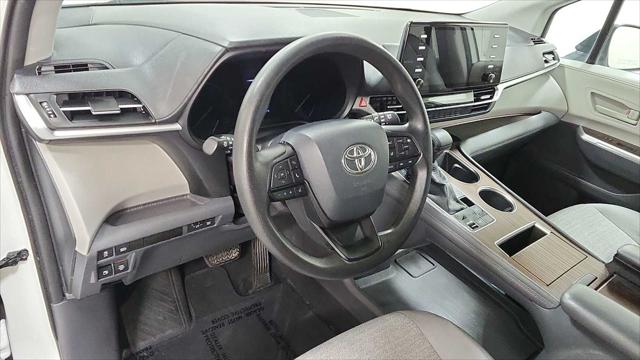 2022 Toyota Sienna LE