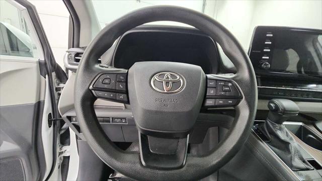 2022 Toyota Sienna LE