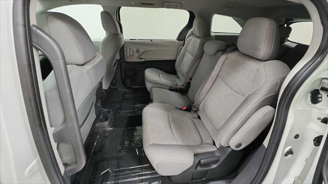 2022 Toyota Sienna LE