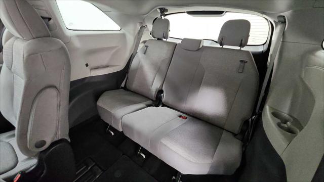 2022 Toyota Sienna LE