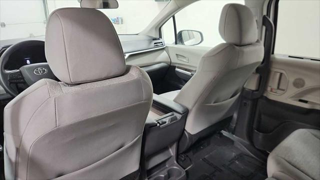 2022 Toyota Sienna LE
