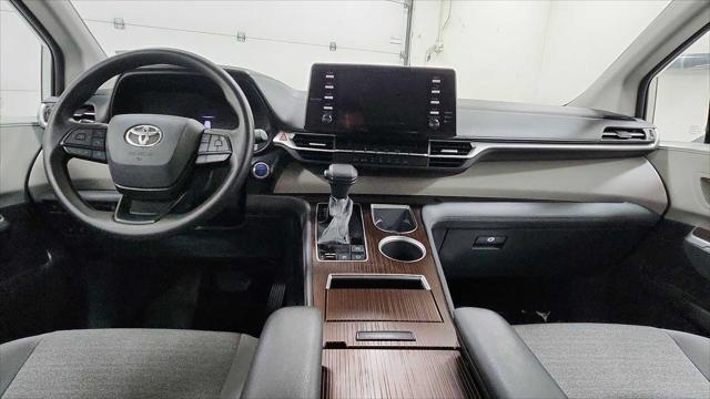 2022 Toyota Sienna LE