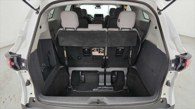 2022 Toyota Sienna LE
