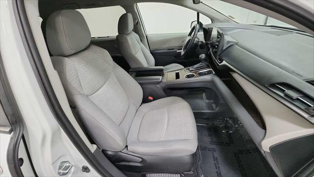 2022 Toyota Sienna LE