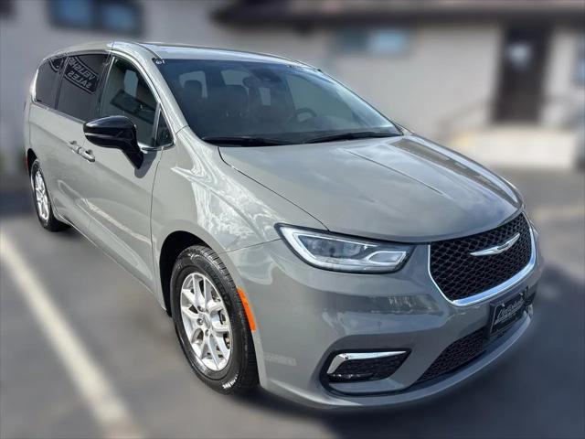 2025 Chrysler Pacifica Select for sale in Prior Lake, MN