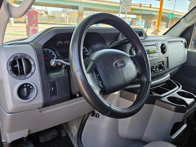2014 Ford E-350 Super Duty XLT