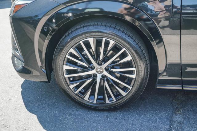 2023 Lexus RZ 450e Luxury