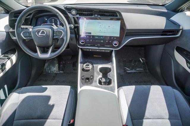 2023 Lexus RZ 450e Luxury